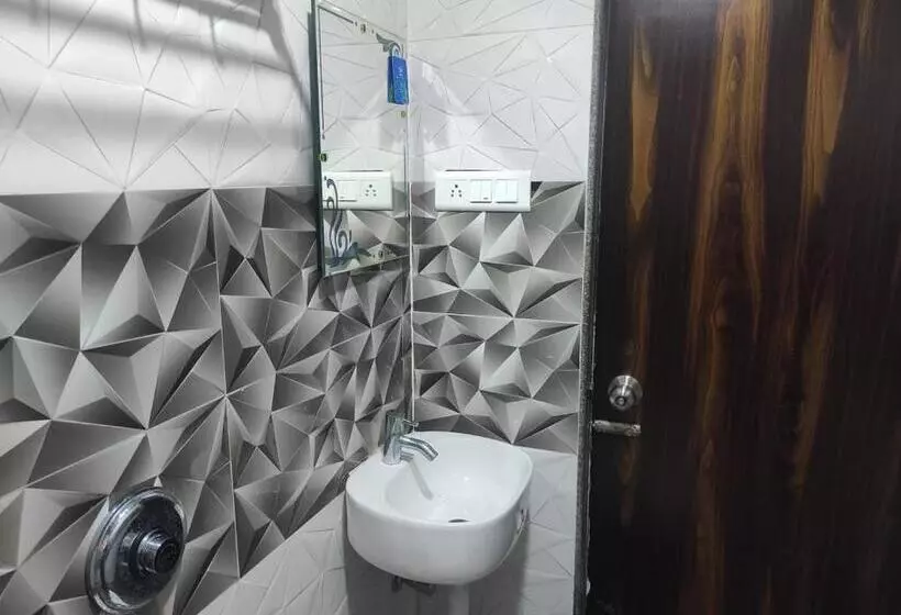 Hotelli Deepak Executive, Ganpatipule