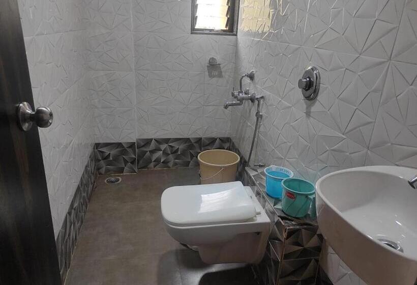 호텔 Deepak Executive, Ganpatipule