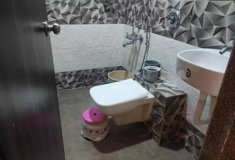 Hotelli Deepak Executive, Ganpatipule