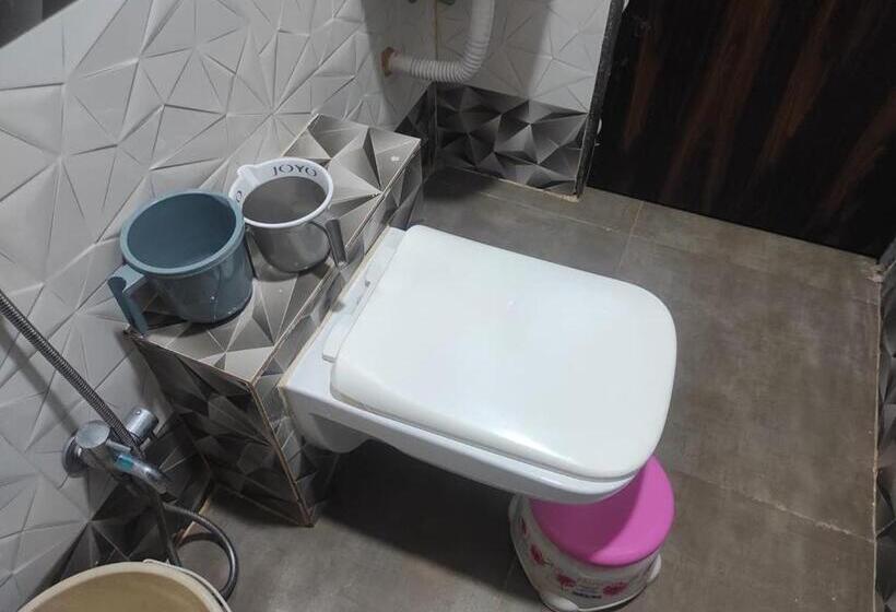 호텔 Deepak Executive, Ganpatipule