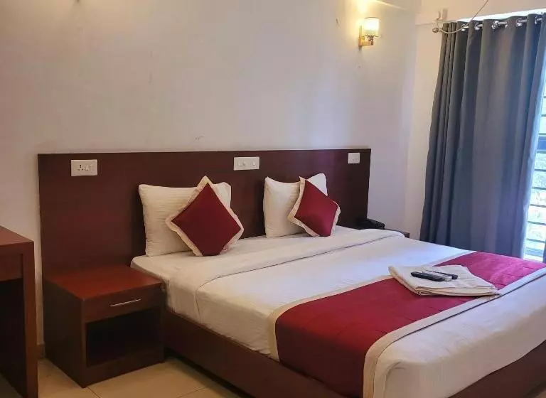 Hotelli Four Squares Inn, Technopark Phase 3