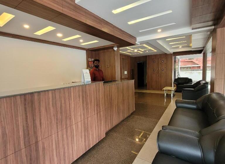 Hotel Four Squares Inn, Technopark Phase 3