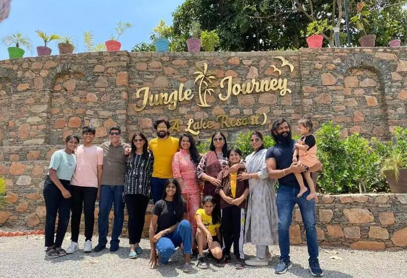 ホテル Jungle Journey  A Lake Resort