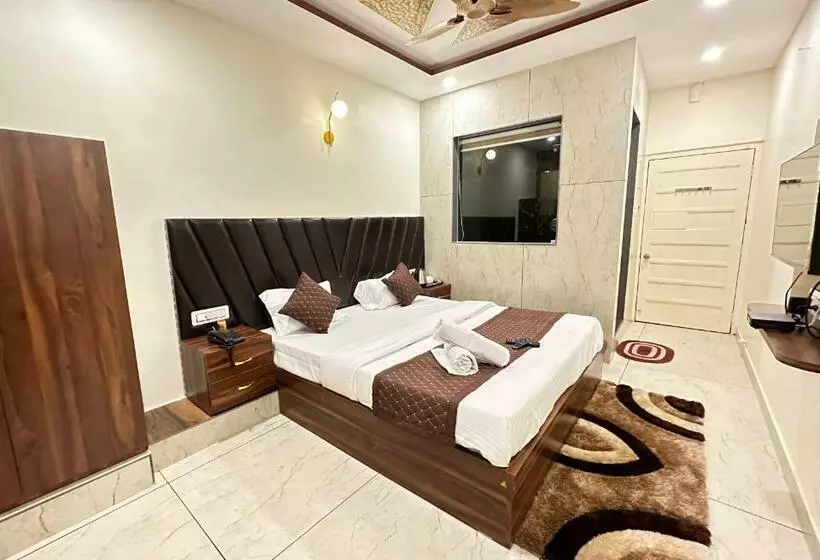 هتل Saanjh Riverside Resort