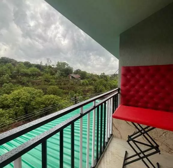 هتل Saanjh Riverside Resort