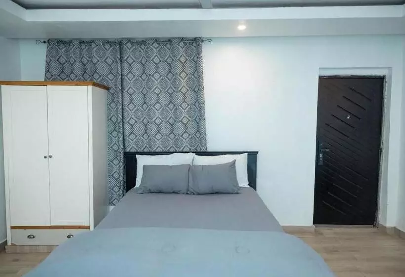 ホテル Seven Brothers Apartments