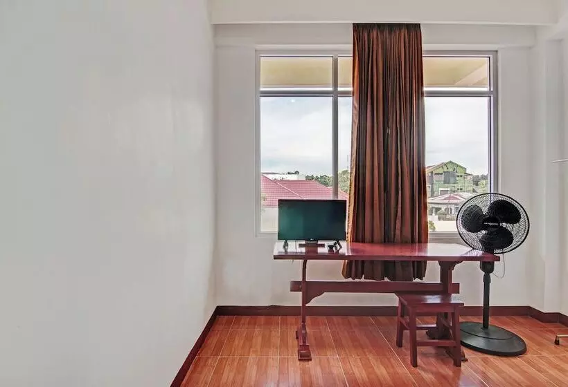 ホテル Spot On 92599 Pondok Anggrek Syariah