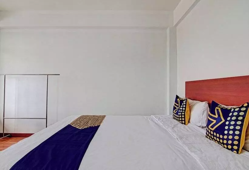 ホテル Spot On 92599 Pondok Anggrek Syariah