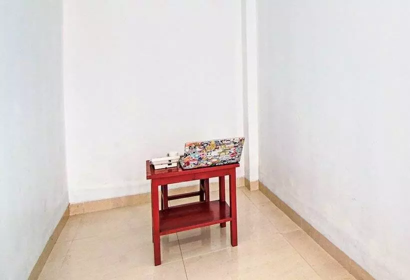 ホテル Spot On 92599 Pondok Anggrek Syariah
