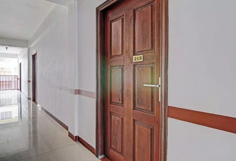 ホテル Spot On 92599 Pondok Anggrek Syariah