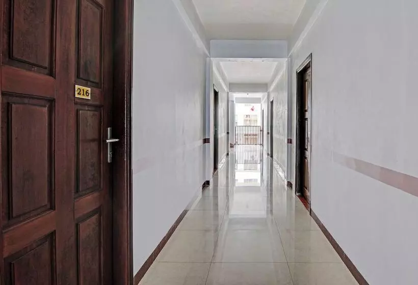 ホテル Spot On 92599 Pondok Anggrek Syariah