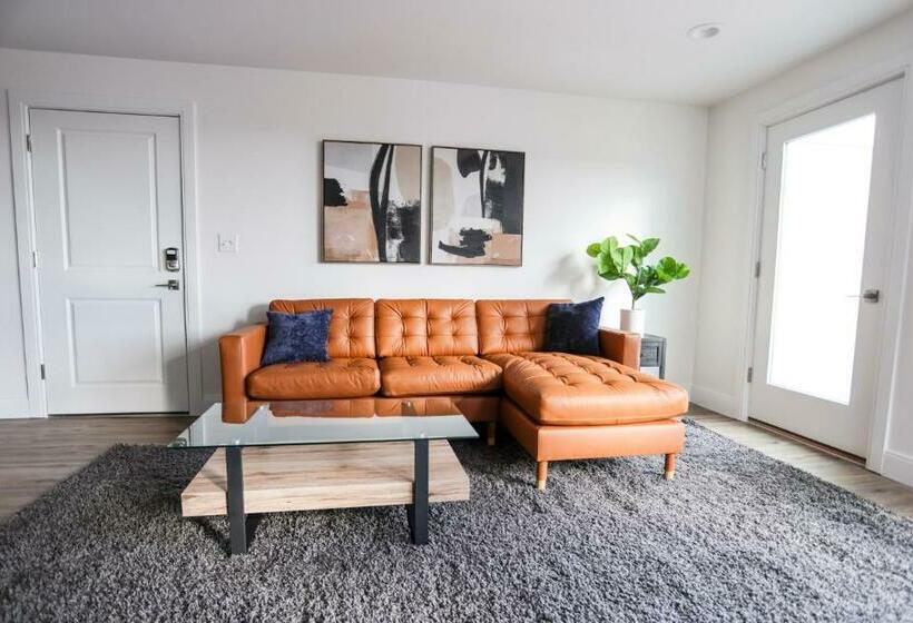 1br Luxury Apartment Peabody Unit 709