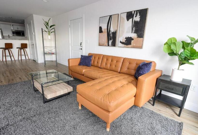 1br Luxury Apartment Peabody Unit 709