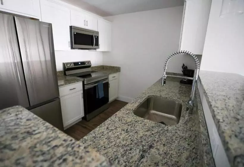 1br Luxury Apartment Peabody Unit 709