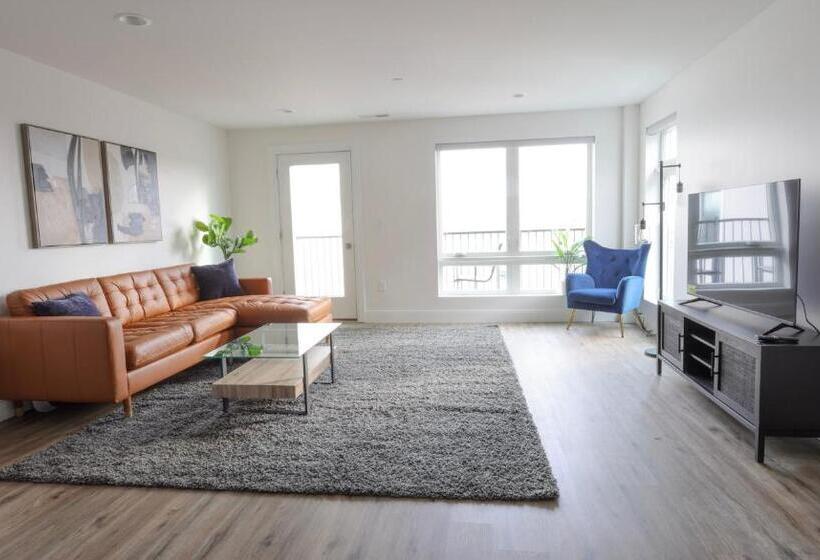 1br Luxury Apartment Peabody Unit 709