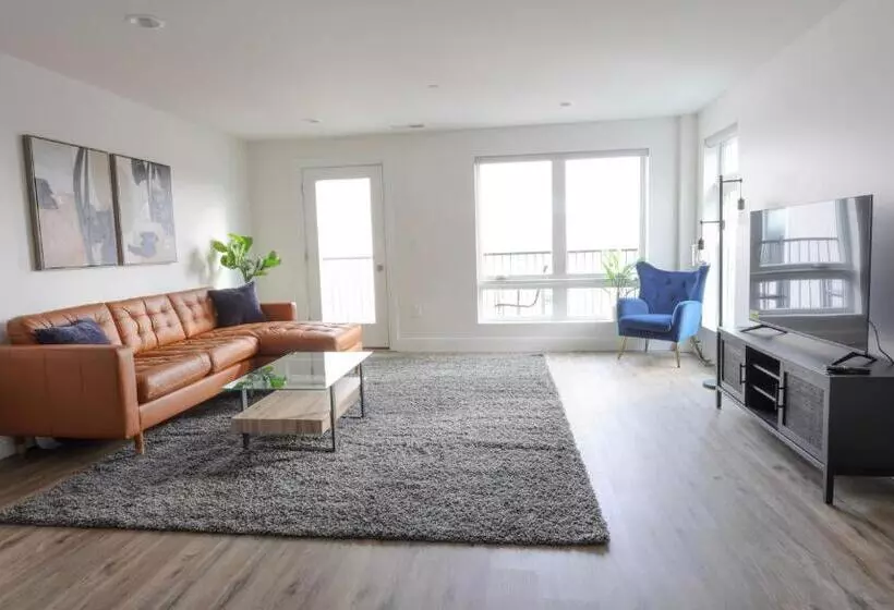 1br Luxury Apartment Peabody Unit 709