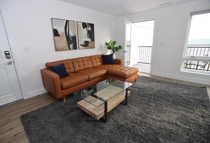 1br Luxury Apartment Peabody Unit 709