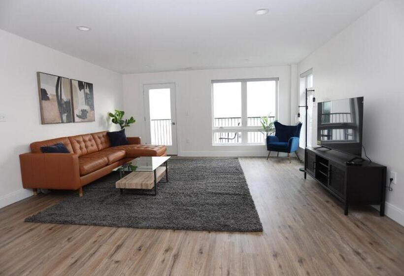 1br Luxury Apartment Peabody Unit 709