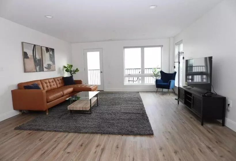 1br Luxury Apartment Peabody Unit 709