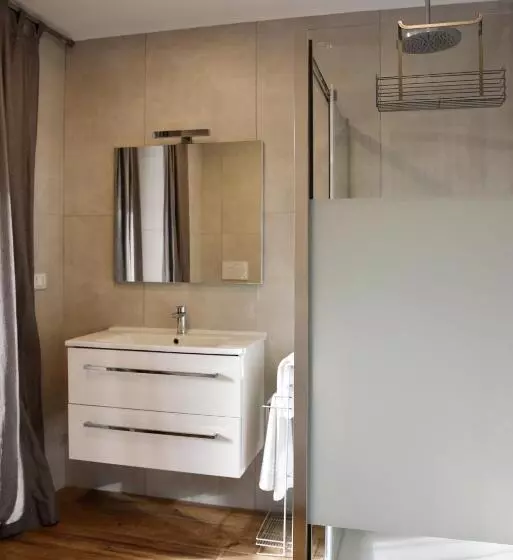 تختخواب و صبحانه La Maison Latina Guest House