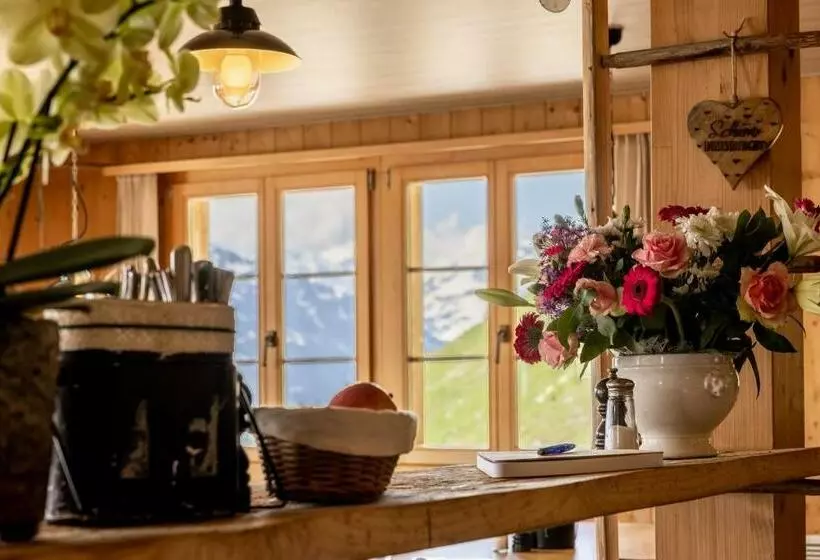 ユースホステル Tälli Hütte