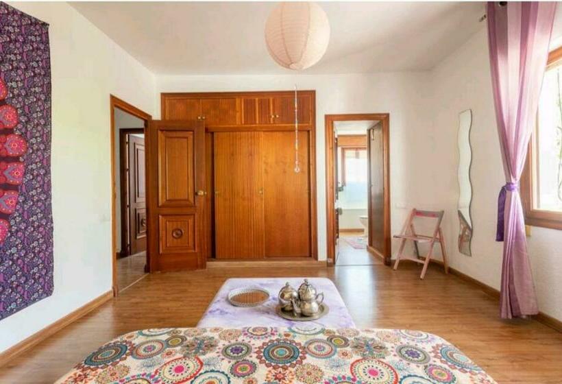 Bed and Breakfast Cmlove Purple Room