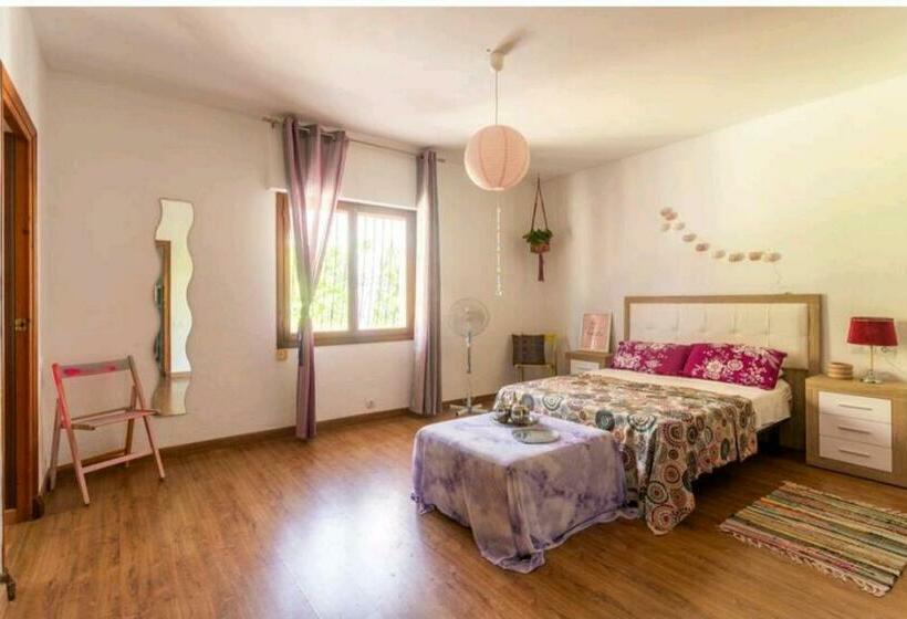 Bed and Breakfast Cmlove Purple Room