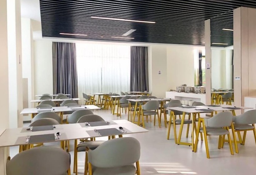 בית מלון כפרי Landmark Vientiane Life Center