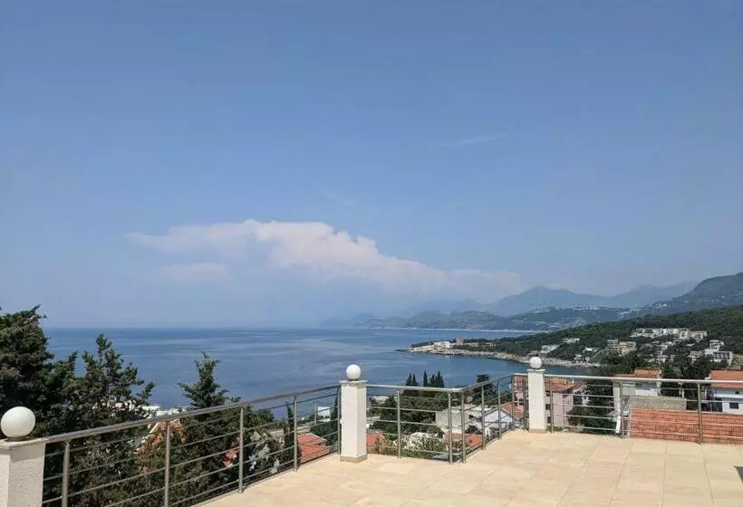 پانسیون Serene Sea View Apartments In Utjeha