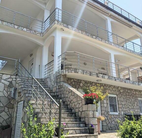 پانسیون Serene Sea View Apartments In Utjeha