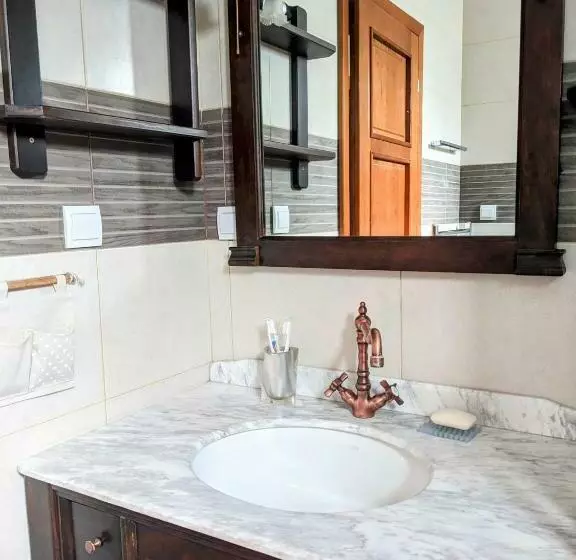 پانسیون Serene Sea View Apartments In Utjeha