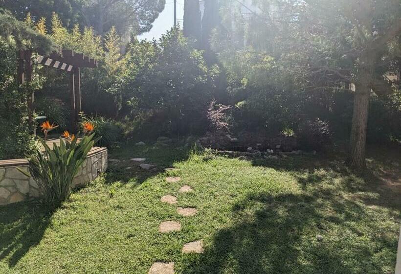 پانسیون Serene Sea View Apartments In Utjeha