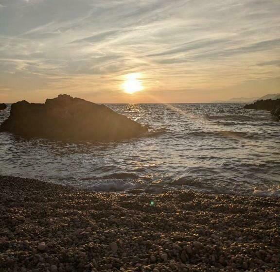 پانسیون Serene Sea View Apartments In Utjeha