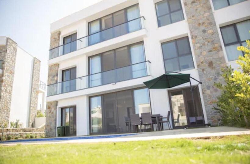 Petrum Sunset Resi̇dence