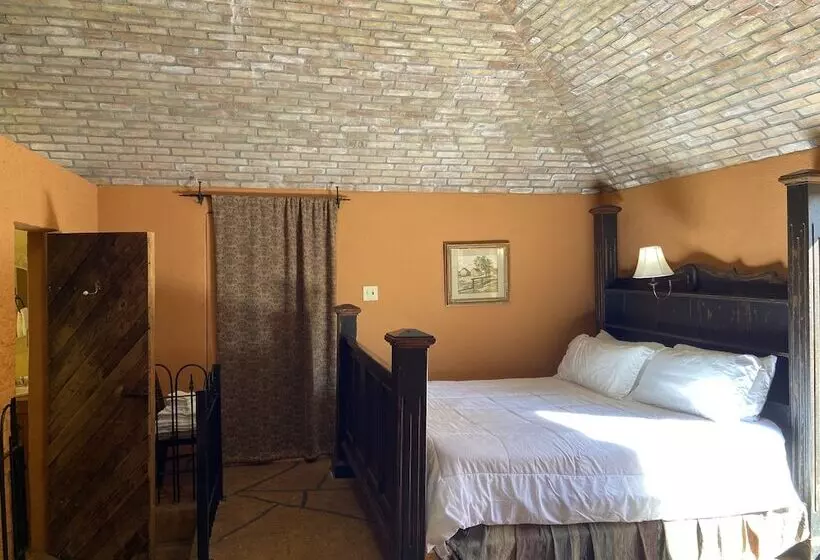 Aamiaismajoitus (B&B) The Trois Estate At Enchanted Rock