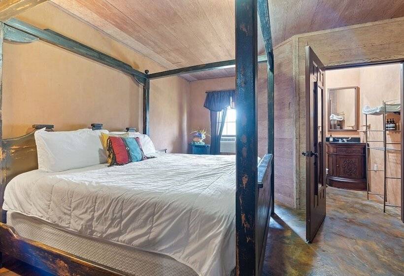 住宿加早餐  The Trois Estate At Enchanted Rock