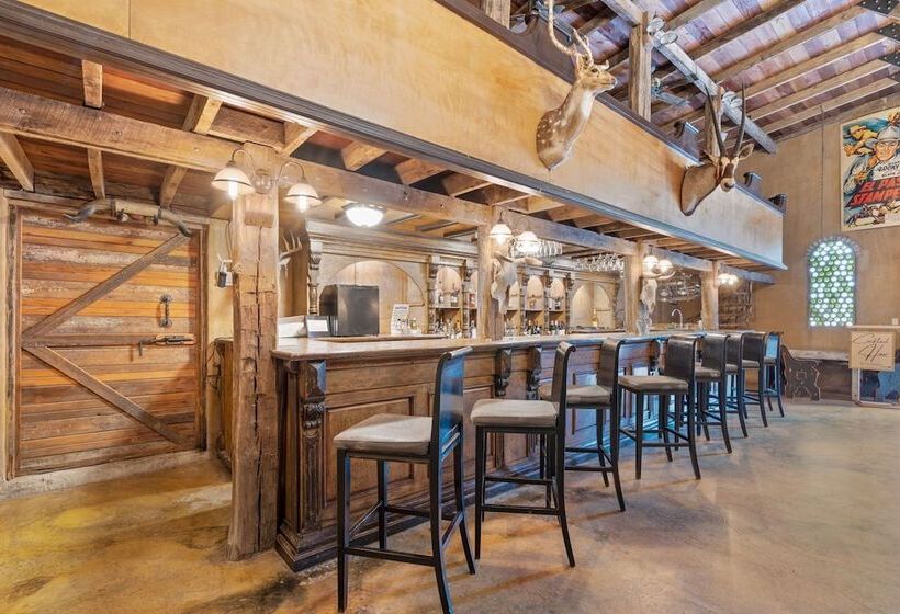 住宿加早餐  The Trois Estate At Enchanted Rock