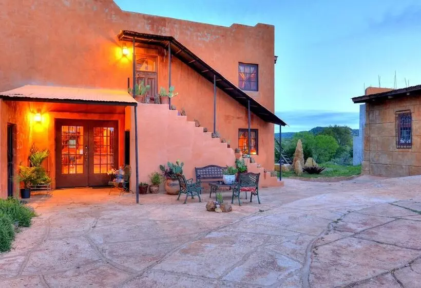 Aamiaismajoitus (B&B) The Trois Estate At Enchanted Rock