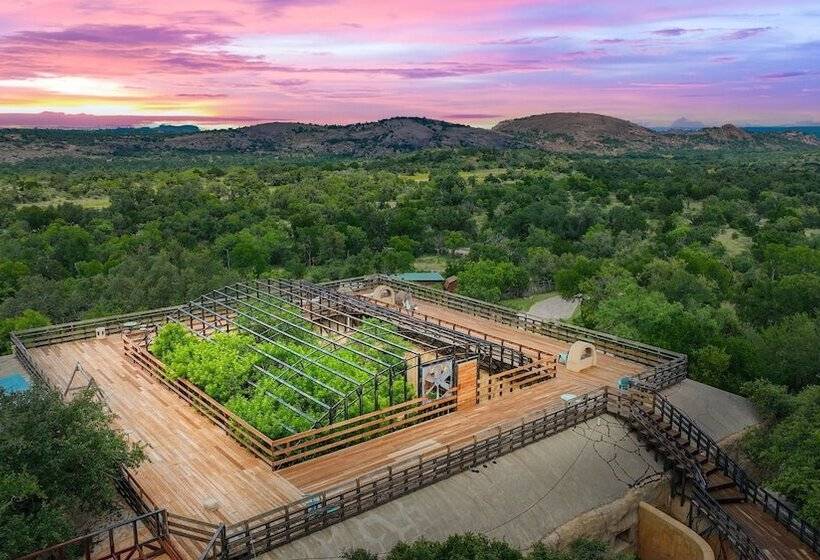 住宿加早餐  The Trois Estate At Enchanted Rock