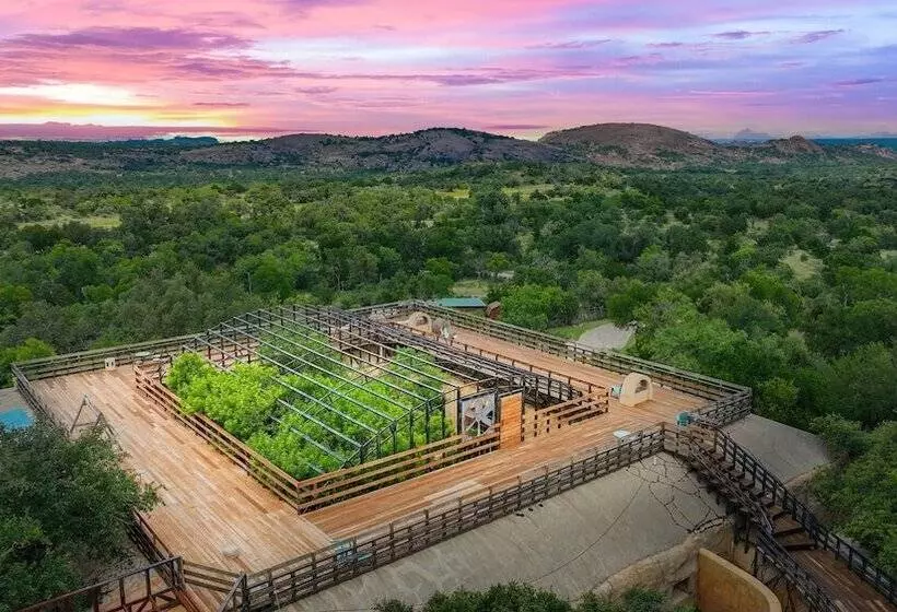 Aamiaismajoitus (B&B) The Trois Estate At Enchanted Rock