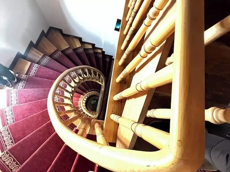 Hotelli Grand Almira