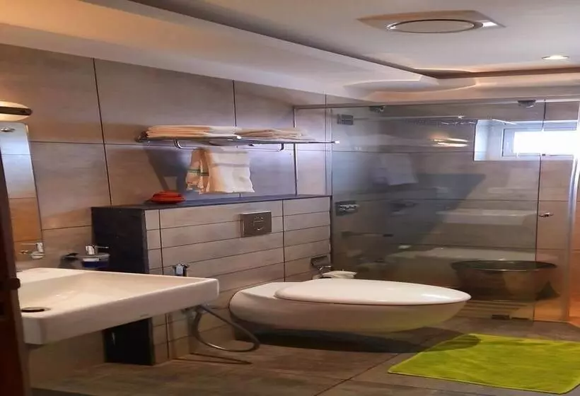 リゾートホテル Niraamaya Retreats Vaidekam, Kannur