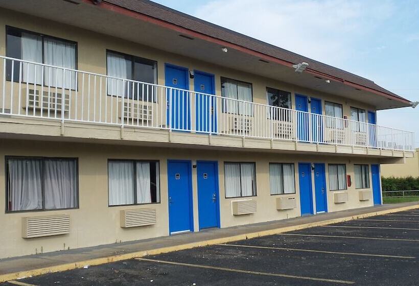 בית מלון כפרי Budget Inn Alexandria