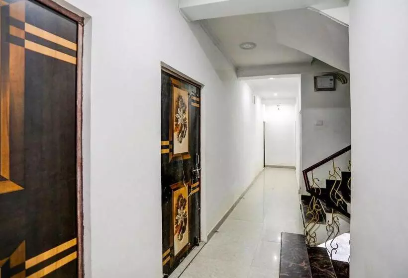 Hotelli Oyo Flagship 81301 Arman Residency Guest House
