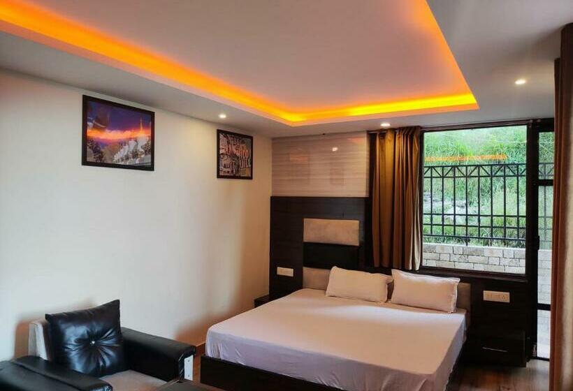 פנסיון Majestic