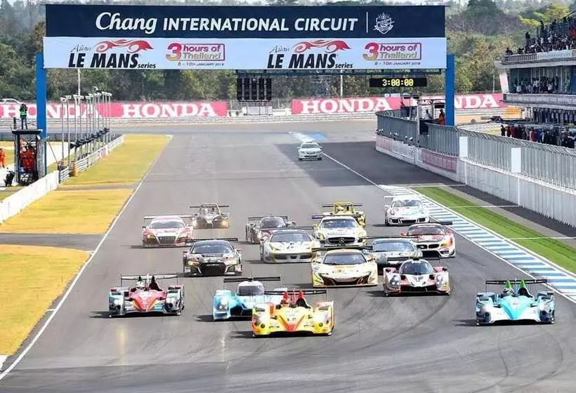 Phanomrung Hostel & Linn Chan Cafe พนมรุ้ง โฮส์เทล แอนด์ ลิณณ์จัง คาเฟ่