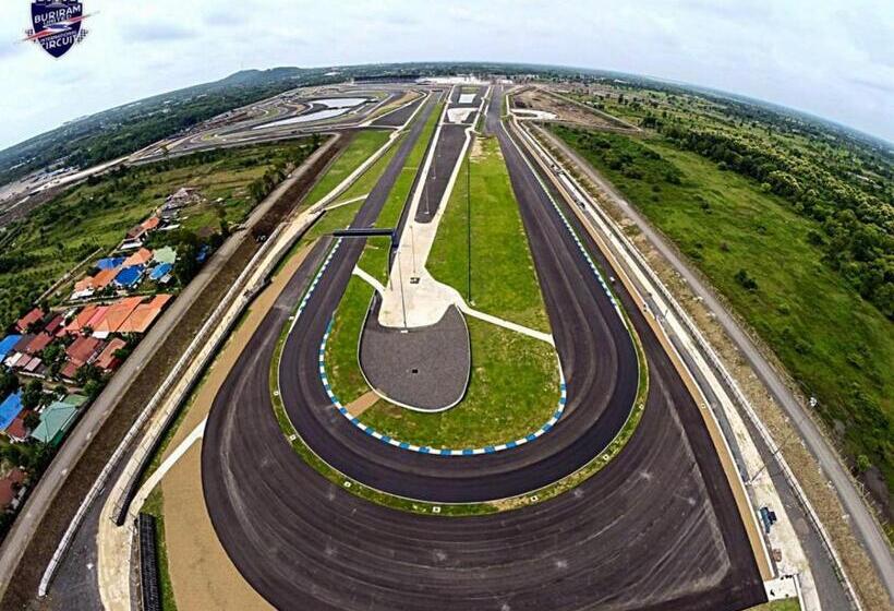 Phanomrung Hostel & Linn Chan Cafe พนมรุ้ง โฮส์เทล แอนด์ ลิณณ์จัง คาเฟ่