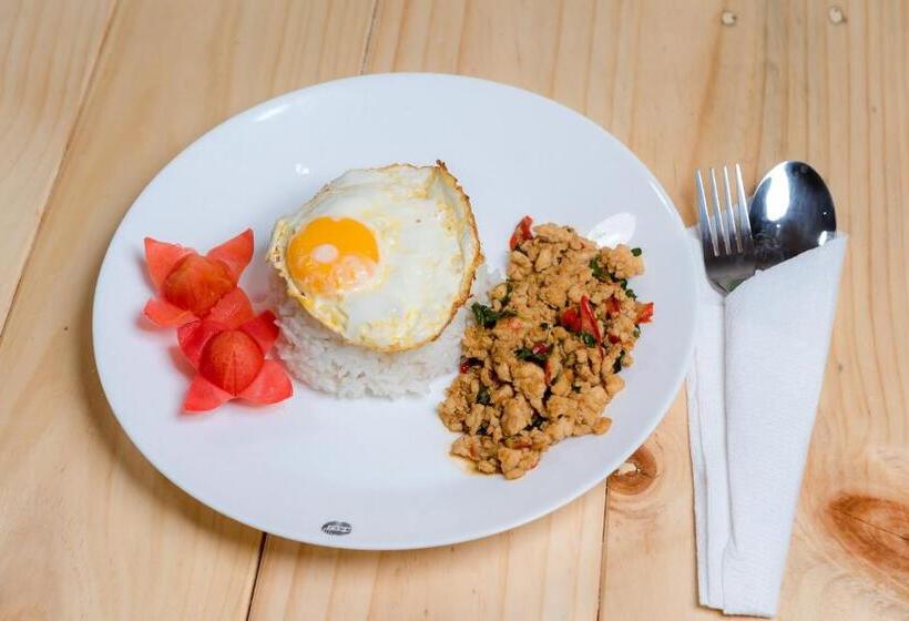 Phanomrung Hostel & Linn Chan Cafe พนมรุ้ง โฮส์เทล แอนด์ ลิณณ์จัง คาเฟ่