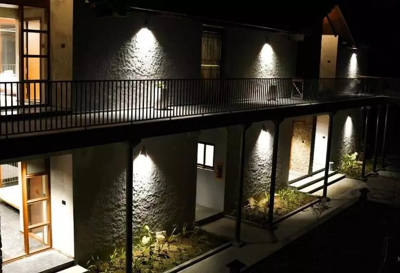 Hotelli Maayaa Riverside Villas & Suites By Keala