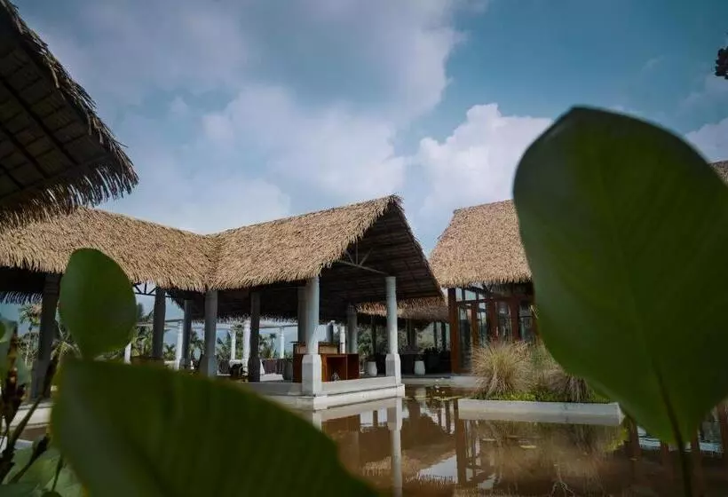 Hotelli Maayaa Riverside Villas & Suites By Keala